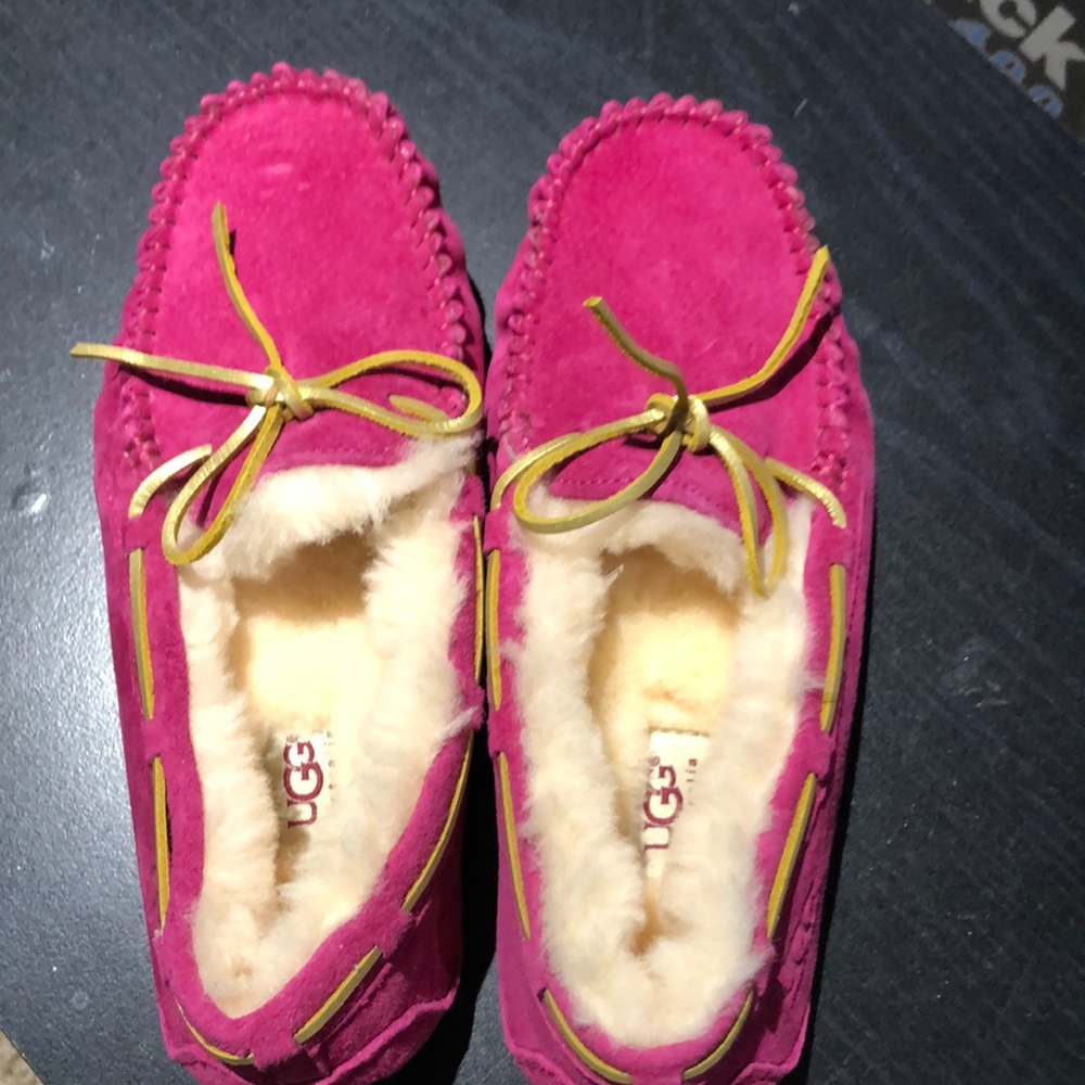 Magenta UGG slippers size 8 US ladies new